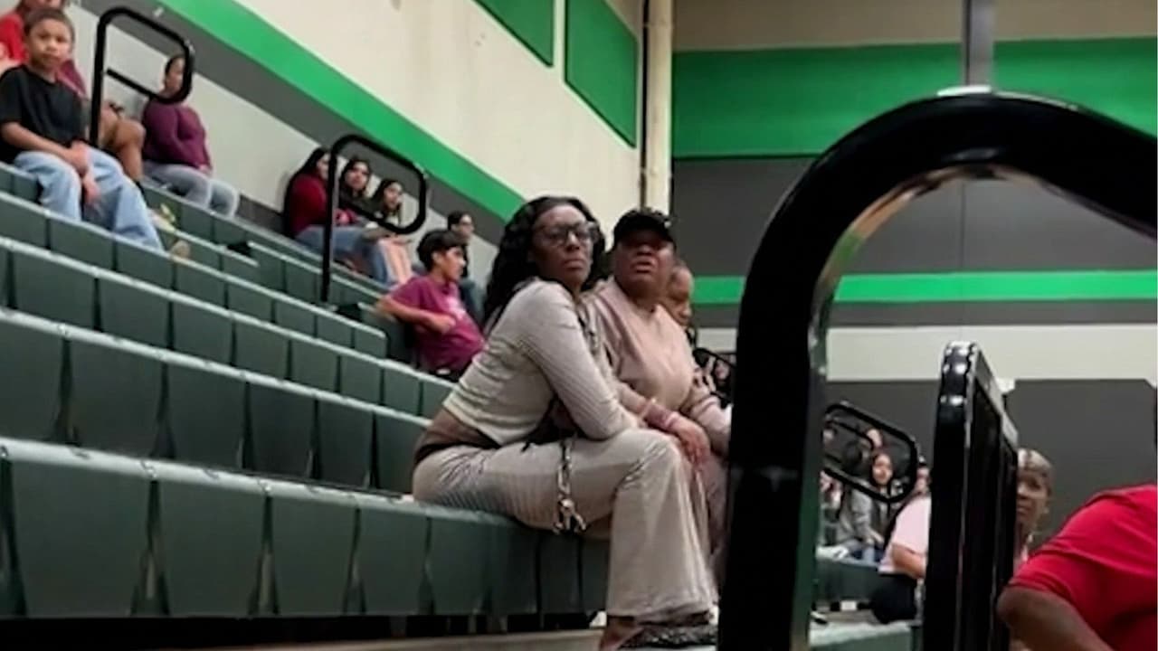 "Voy a llamar a ICE para denunciar a tus padres": Mujeres amenazarían a estudiantes hispanos en un partido de voleibol
