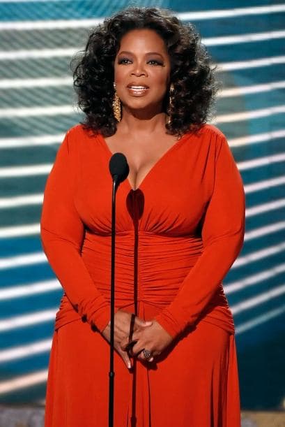 Respecto a su decisión de nunca haberse casado con su pareja, Oprah enfatizó: "Vive la vida en tus propios términos". Además, la estrella de televisión dejó claro que para ella no ha sido un problema el hecho de no llevar una sortija de matrimonio en su mano.