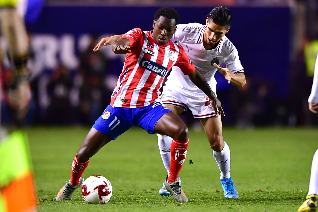 Con goles de Nicolás Ibañez y Germán Berterame por parte del Atlético san Luis y goles de Javier López y Oribe Peralta por parte del Guadalajara, Atlético san Luis y Chivas empatan en duelo con tres penales.