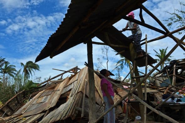 Las autoridades de Filipinas elevaron a 456 los muertos provocados por el tifón "Bopha", mientras los equipos de rescate trabajan a destajo para auxiliar a cientos de miles de afectados desde el pasado martes.
