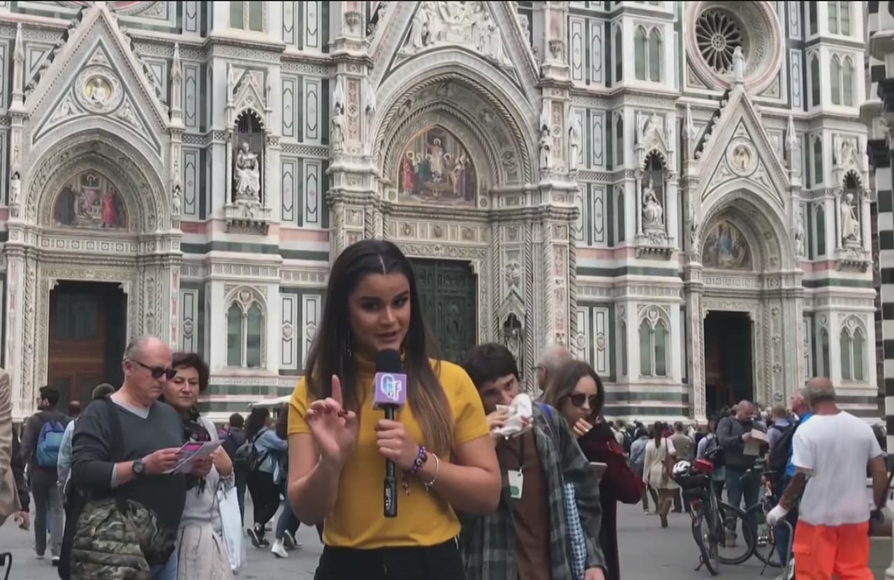 Pero Clarissa no pudo verlo, pues se encuentra de gira de trabajo por Europa, pero eso sí, desde Florencia, Italia le mandó un mensaje a su amigo Sebastián después de dar una nota sobre su reciente cumpleaños: "Como me enteré que hoy está en el estudio, le mando un fuerte abrazo y que sigan los éxitos".
<br>