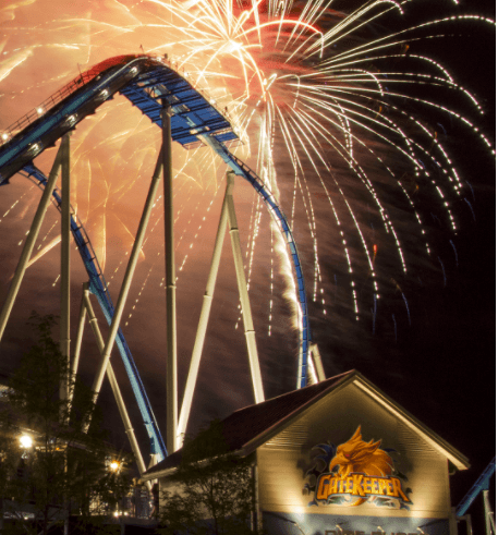 <b>23. Cedar Point Amusement Park en Sandusky, Ohio.</b> Con una vasta variedad de montañas rusas (cinco que rebasan los 200 pies) este parque fue considerado por muchos años como el mejor parque de diversiones del mundo por 
<i><a href="https://en.wikipedia.org/wiki/Amusement_Today">Amusement Today.</a></i> Foto: Cortesía Cedar Point Amusement Park.