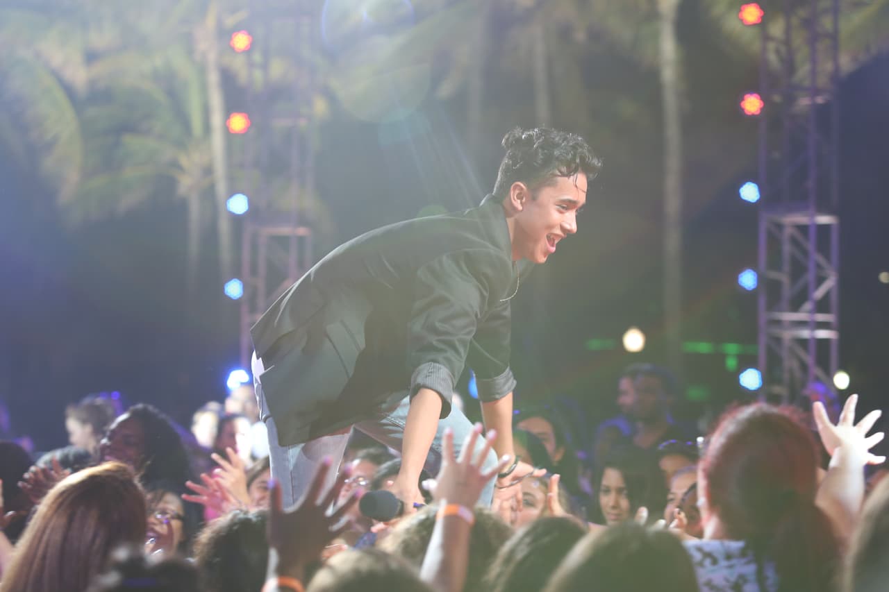 Para este chico de origen mexicano su familia lo es todo, por eso en las audiciones no dudó en elegir una canción que le enseñó su abuelito antes de morir. Los jueces le pidieron cantar un tema más moderno y fue así como Joel logró demostrar su talento.