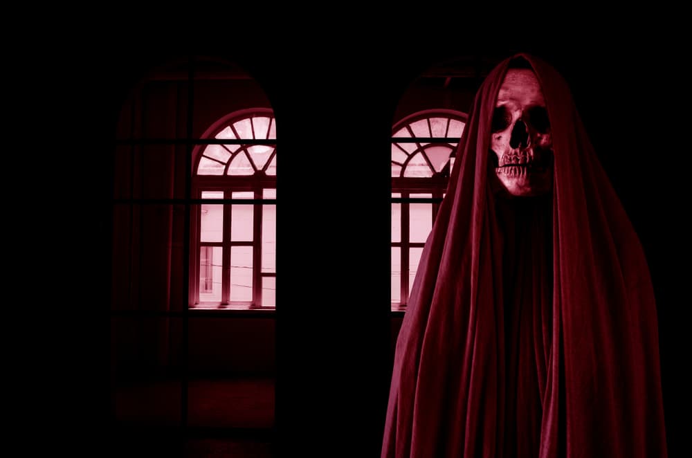 Un Acuario bien puede ser aquel que deduzca qué hay que hacer para terminar con el monstruo o quien termina siendo la penúltima víctima que se asegura que su ser amado sea quien sobreviva la terrible experiencia.