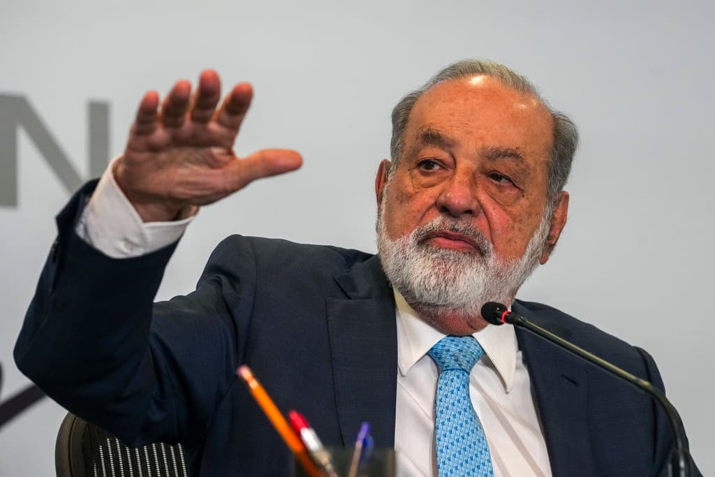 Por qué Carlos Slim hizo una apuesta de un dólar a Elon Musk