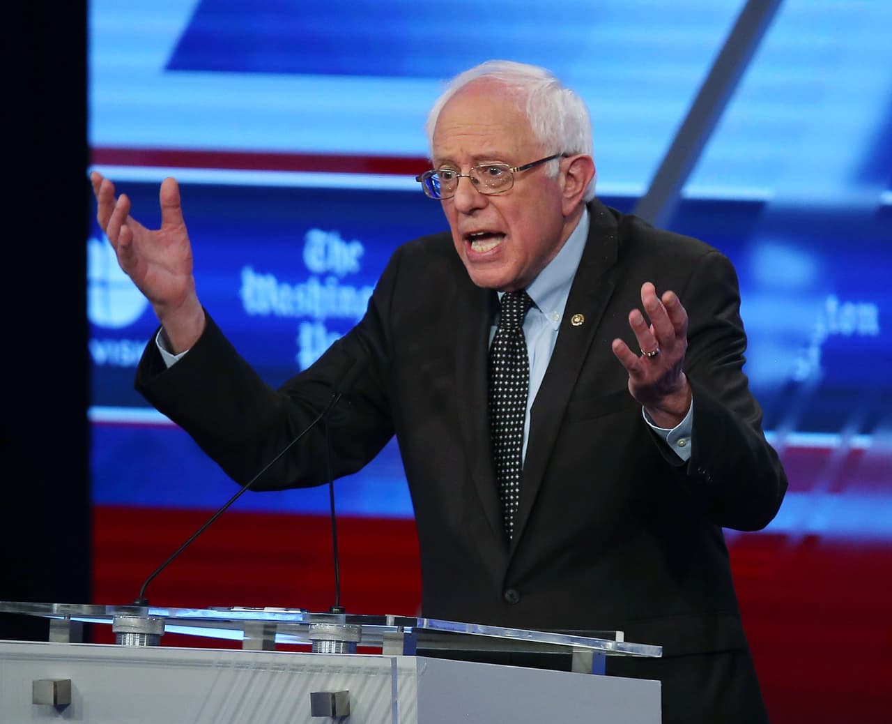 Sanders se atreve a elogiar el modelo cubano en Florida