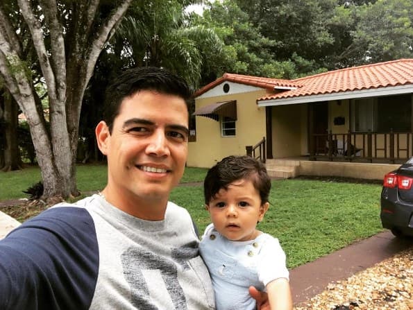 Orlando es una persona muy amorosa y disfruta cada día del arte de aprender a ser papá.