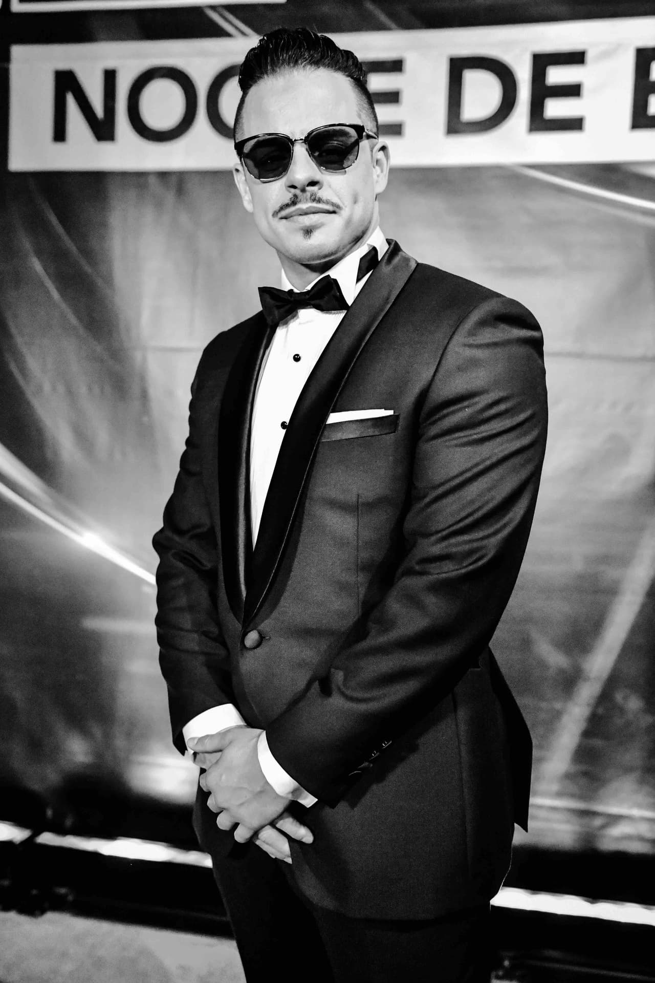 El 'tattoo' dice: "F A I TH", que en español se reduce a dos letras: "Fe". 
<b>"Sí, soy un un hombre de fé"</b>, nos dijo. "Sin ella no llegamos a ninguna parte".