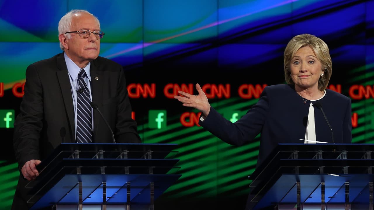 <b>El punto de Bernie. </b>“El pueblo norteamericano está harto de escuchar sobre los malditos emails”, dejó claro Sanders en el primer debate demócrata, organizado por CNN y Facebook en Las Vegas. Aseguró que el tema de los emails de la exsecretaria de Estado no sería el centro de su campaña.
<b> </b>13 de octubre de 2015.
<br>