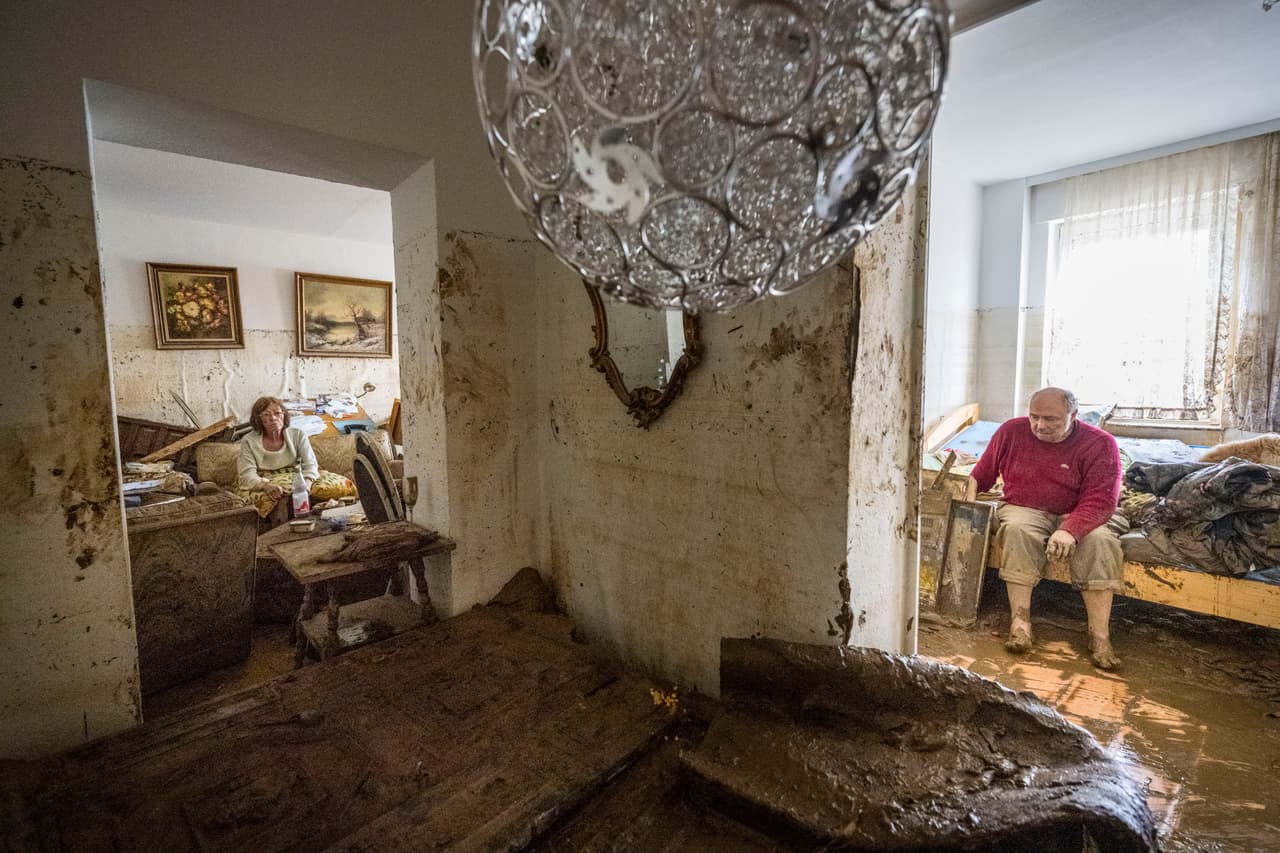 <b>Lluvias sorpresivas y devastadoras en el centro de Europa</b>
<br>
<br>Una casa destruida por las inundaciones en Ahrweiler, Alemania, el 17 de julio. Copiosas e inusuales lluvias causaron inundaciones y
<a href="https://www.univision.com/noticias/mundo/inundaciones-europa-alemania-antes-y-despues-fotografias-interactivas"> <u>destrucción en el oeste de Alemania y Bélgica</u></a>, dejando centenares de muertos y desaparecidos.
<br>
<br>Precipitaciones de esta magnitud son inusuales en el área. Para los expertos, la pequeñas variaciones en la atmósfera causadas por el alza de la temperatura 
<a href="https://www.univision.com/noticias/medio-ambiente/solo-un-cambio-radical-nos-salvaria-de-la-catastrofe-los-sombrios-pronosticos-de-100-expertos-en-el-clima-fotos-fotos"><u>han impulsado estos raros eventos climáticos</u></a>.