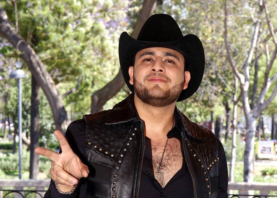 En respuesta, Francisco 'El Gallo' Elizalde, hermano de Valentín, dijo sentirse decepcionado porque las jóvenes hubieran dejado de llamar abuela a doña Camila. Les informó que "a quien le deben reclamar es a la albacea", que es Gabriela Sabag, madre de una de ellas. Sobre la supuesta venta de la hacienda que ellas exigían se detuviera, enfatizó: "Yo no vendí nada que no fuera mío".