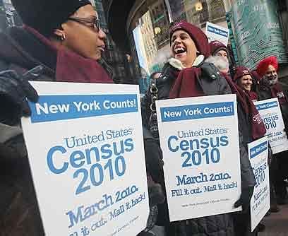 ¿Hombre o mujer?La sexta pregunta se refiere al género de quien responde el cuestionario: ¿Cuál es el sexo de la Persona 1? Y para responder, debes hacerlo marcando el casillero correspondiente a hombre o mujer, de acuerdo al sexo de la persona.Debes recordar que toda la información es estrictamente confidencial ya que no será compartida con ninguna agencia de gobierno, incluida Inmigración.