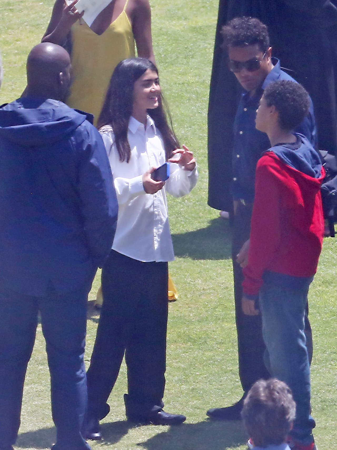 La graduación del hijo de Jackson llega días después de ser anunciaba en venta la mansión en la que vivieran algun tiempo " Neverland".