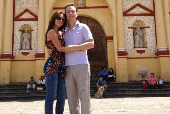 Los esposos tienen apretadas agendas de trabajo, por lo que aprovecharon una oportunidad y firmaron el documento legal sin mayor celebración.