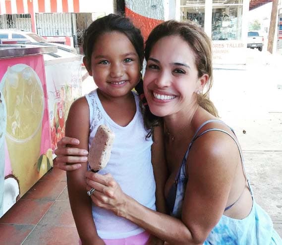 Karla recorrió Los Cabos y conoció a una encantadora pequeña.