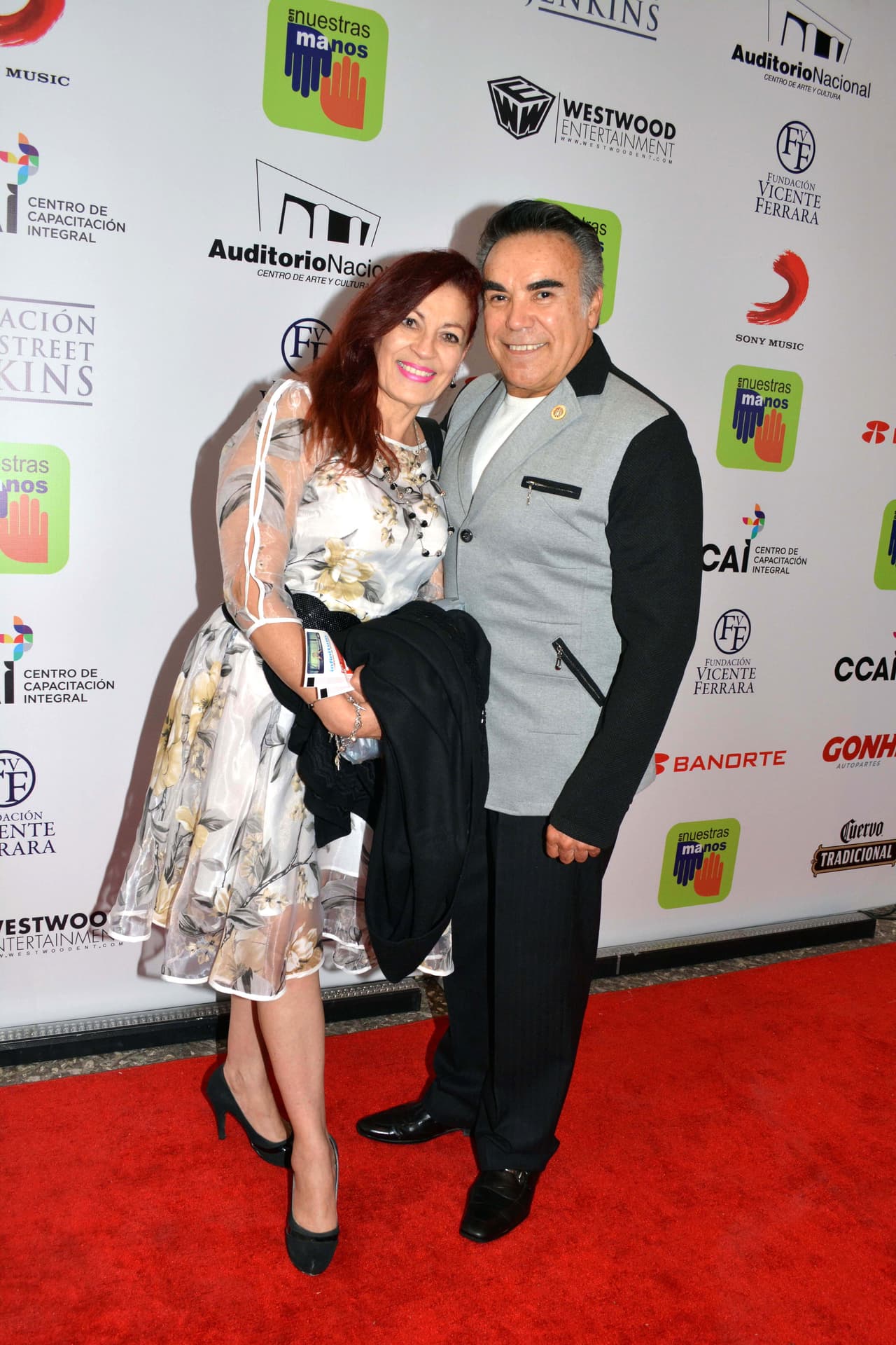 Incluso, mencionó que Carlos Ignacio había estado en terapia intensiva pero todo había sido solucionado y el actor se encontraba ya fuera de peligro.