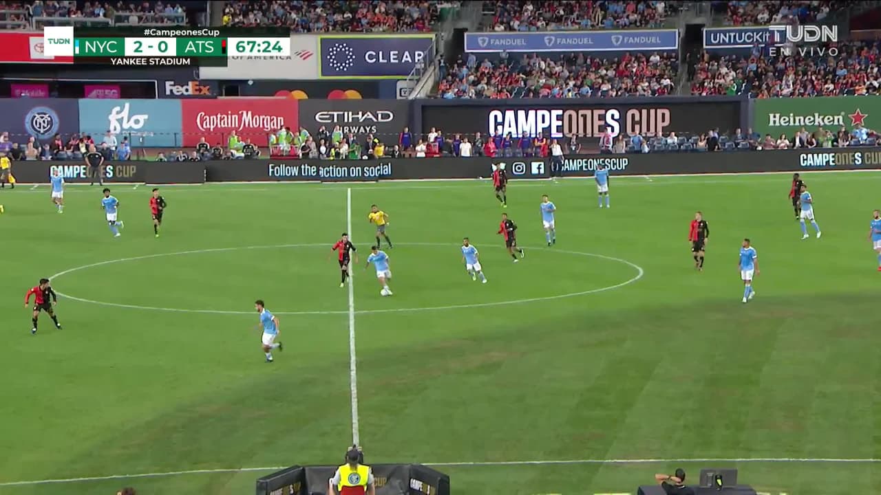 ¡TIRO ATAJADO! disparo por Talles Magno.