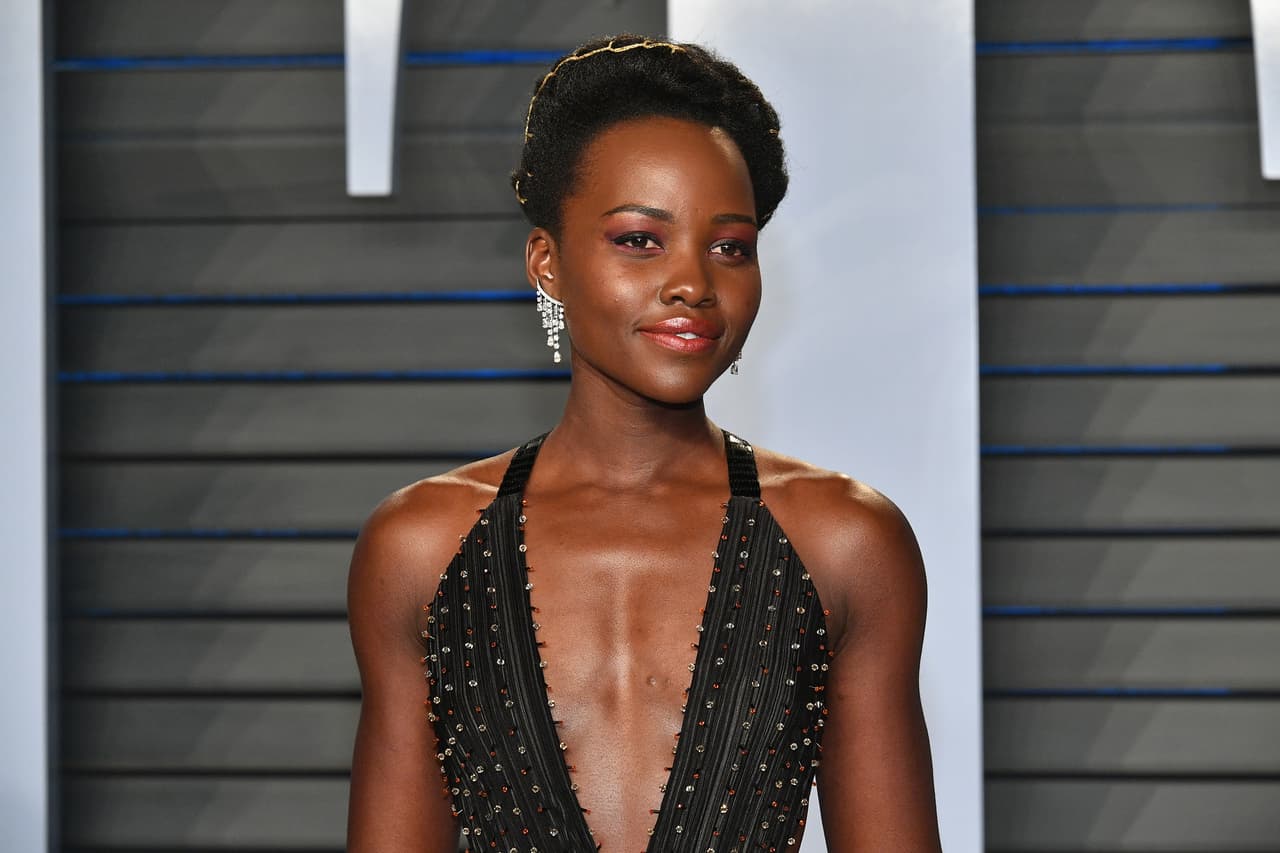 <a href="https://www.univision.com/temas/lupita-nyongo" target="_blank">Lupita Nyong’o</a>: la actriz nacida en México, alcanzó la fama por su papel en 12 years a slave, que además, le significó un premio 
<a href="https://www.univision.com/entretenimiento/cine/lupita-nyongo-la-mexikenian-reino-en-la-entrega-del-oscar-video" target="_blank">Oscar</a> de mejor actriz de reparto. Su riqueza alcanza los cinco millones de dólares.