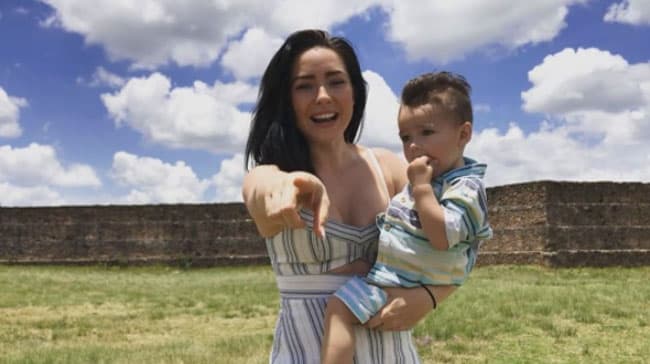 Este viaje le ha ayudado a 
<b><a href="https://www.univision.com/temas/ariadne-diaz">Ariadne</a></b> a conocer más sobre las raíces de su novio.