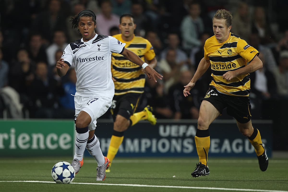 Con la jersey del Tottenham Hotspur, Giovanni dos Santos anotó tres goles, pero ninguno en la Premier League: dos en Europa League y uno en FA Cup entre 2008 y 2012, donde fue cedido varias veces.
