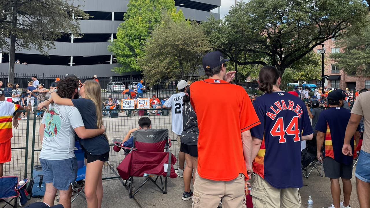 Muchos aseguraron que quisieron llegar temprano para poder guardar un buen puesto y ver a sus campeones.