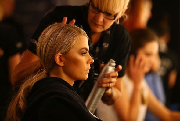 <b>Spray fijador. </b>Este producto actualmente es de los más vendidos, pues además de fijar el maquillaje, puede fungir como tónico. Con rociarlo un par de veces por todo el rostro será más que suficiente para que tu maquillaje quede intacto.