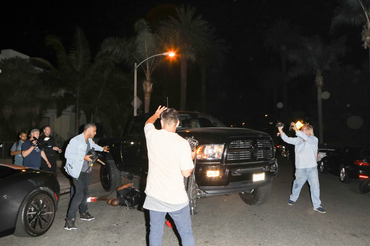 Todo sucedió afuera 
<b><a href="https://www.univision.com/entretenimiento/justin-bieber-atropella-con-su-camioneta-a-un-paparazzo-de-57-anos" target="_blank">de la iglesia</a></b> de Hillsong, en Beverly Hills, en julio de 2017.