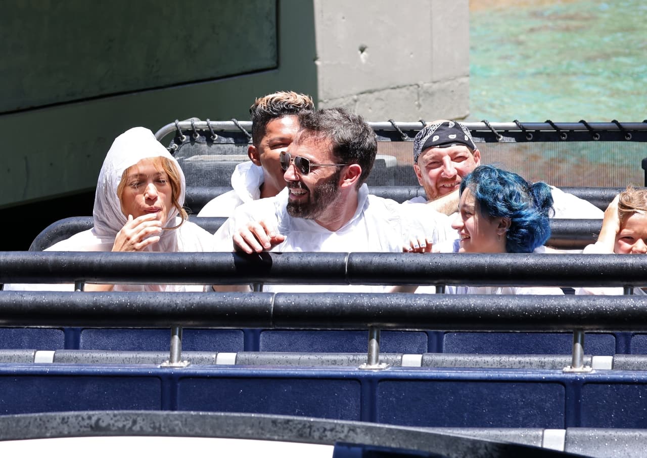 Con sus hijos como testigos de su cariño, la pareja no paró de sonreír ante los ojos de todos. 
<br>