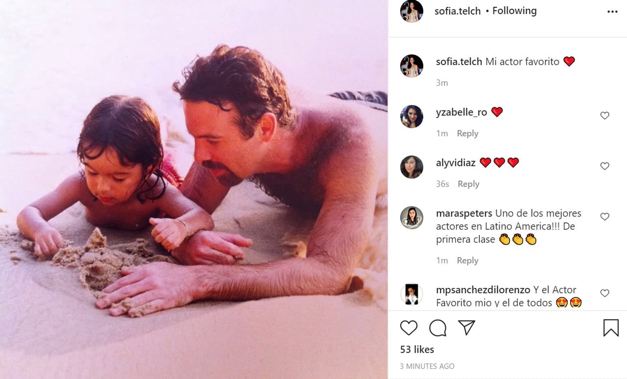 Este martes 11 de agosto, Sofía Telch también publicó una
<b><a href="https://www.instagram.com/p/CDwkuYEgDfF/" target="_blank">foto de antaño</a></b> con su papá. Ambos aparecen en la playa y ella la tituló "mi actor favorito".