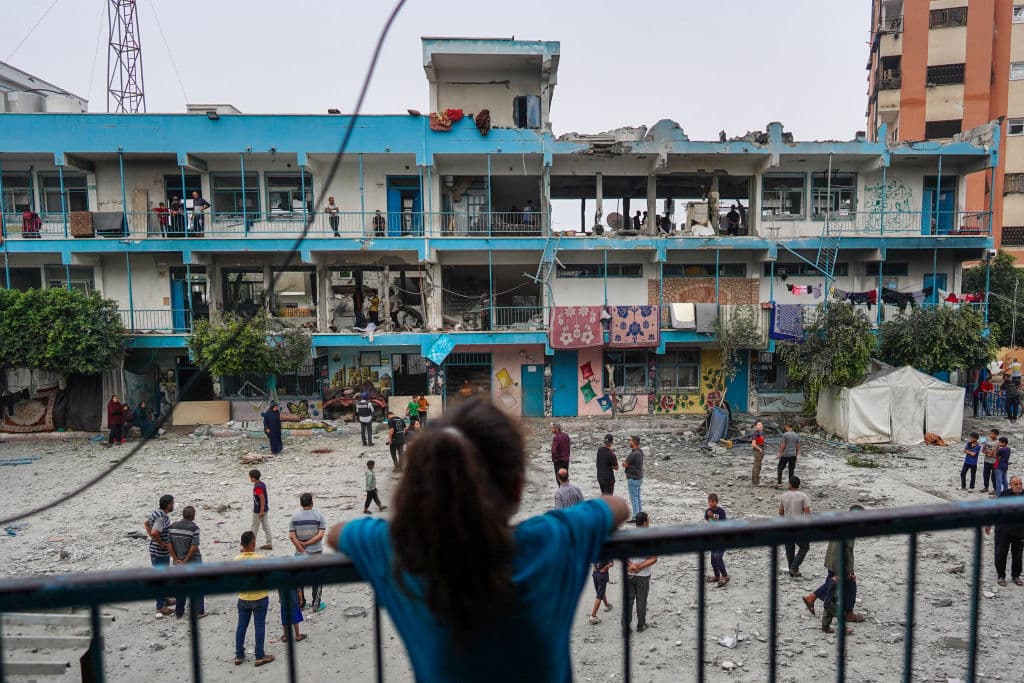 Decenas de muertos en Gaza en un bombardeo contra una escuela de la ONU que Israel asegura era un refugio de Hamas