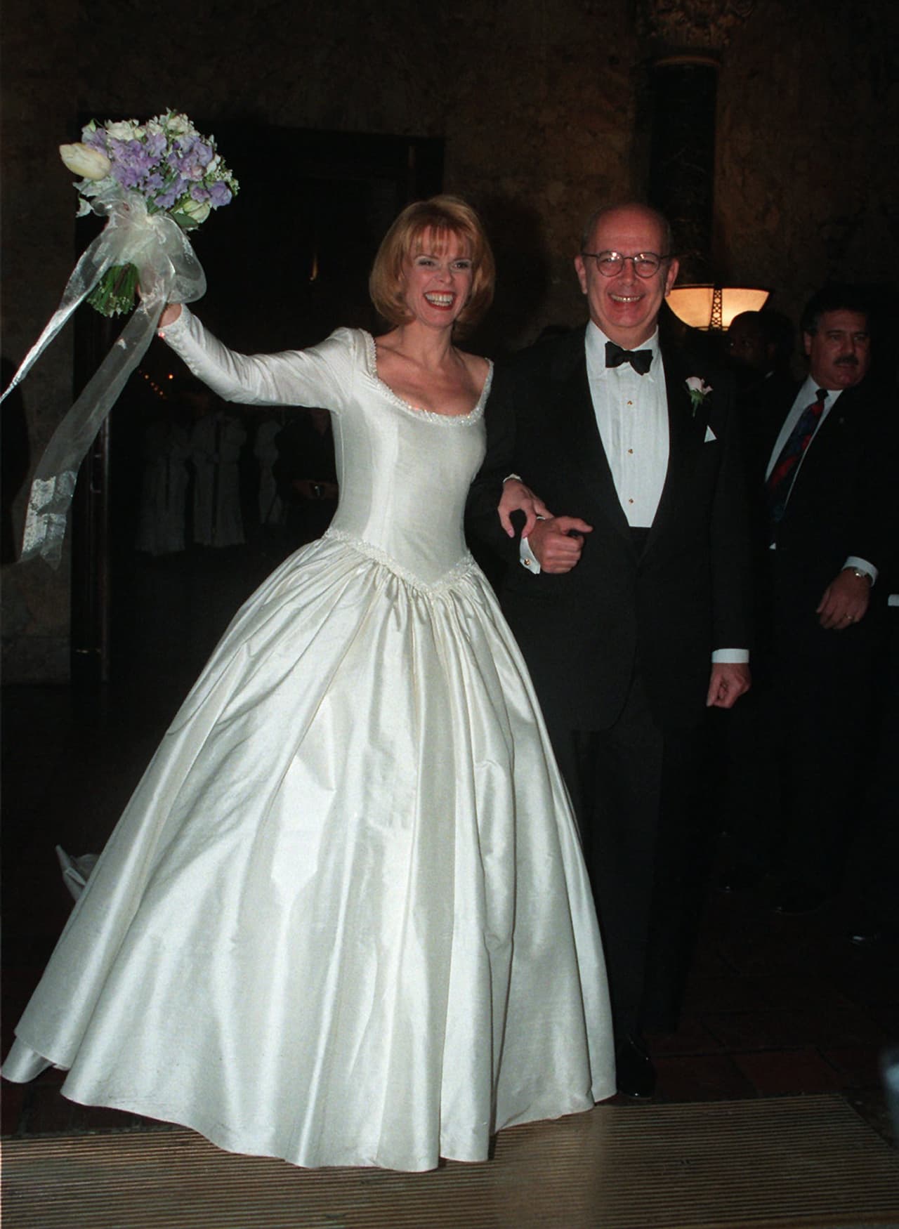 Wilbur Ross ha tenido tres matrimonios. El primero con Judith Nodine, desde mayo de 1961 hasta octubre de 1995. El segundo con Betsy McCaughey (en la fotografía junto a Ross el día de su boda) entonces vice gobernadora de Nueva York, desde diciembre de 1995 hasta agosto de 2000. En enero de 1998 prometió 2,25 millones de dólares para la campaña de reelección de su esposa. Los fondos fueron retirados en septiembre y en noviembre pidió el divorcio. Se casó por tercera vez en 2004 con Hillary Geary, su esposa actual.
