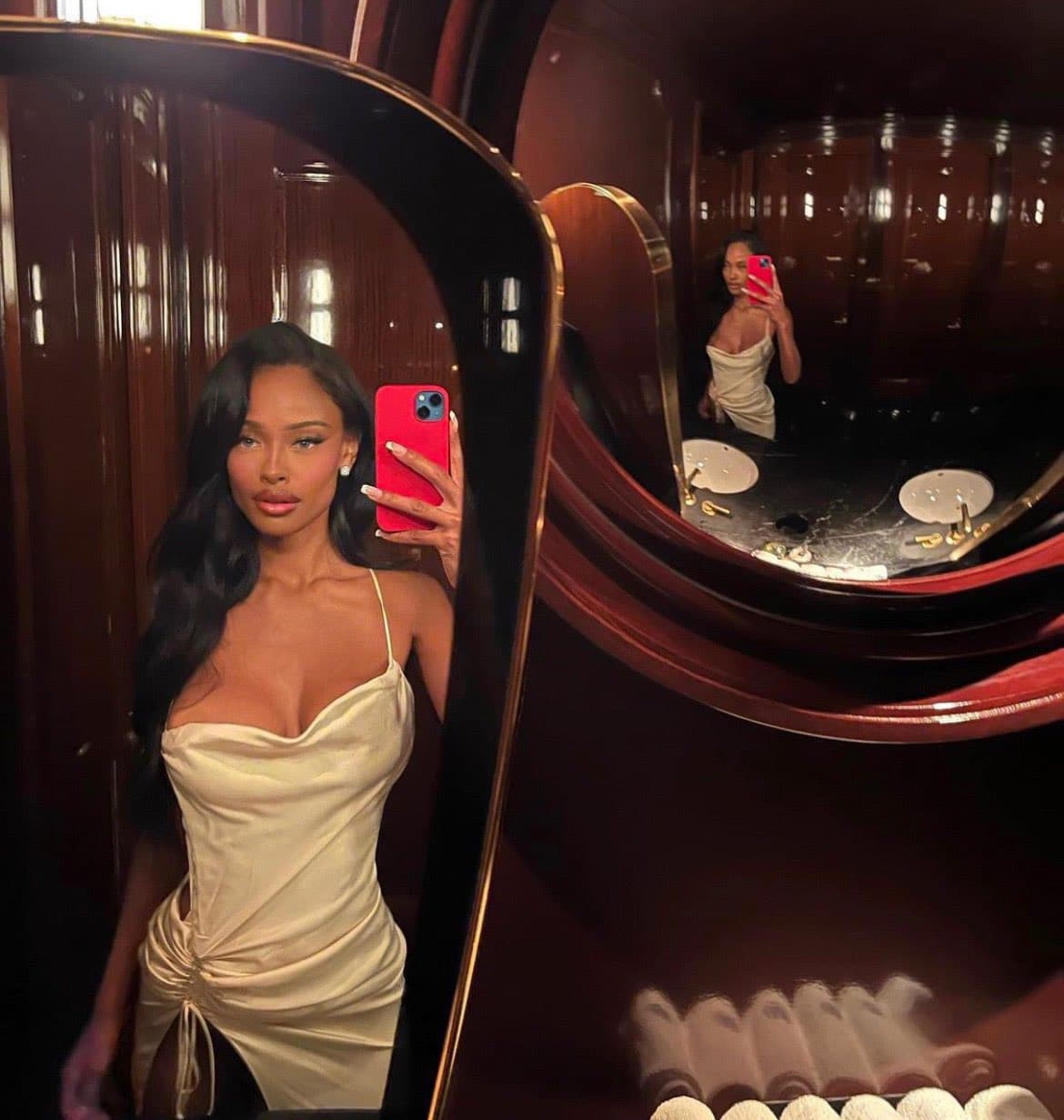 Ella es activa en las redes sociales.