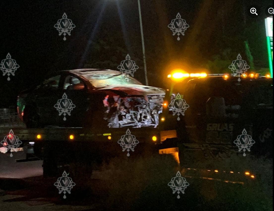 De acuerdo con ese medio, el artista de 37 años "perdió el control del vehículo y chocó contra una guarnición para después volcarse". 
<br>