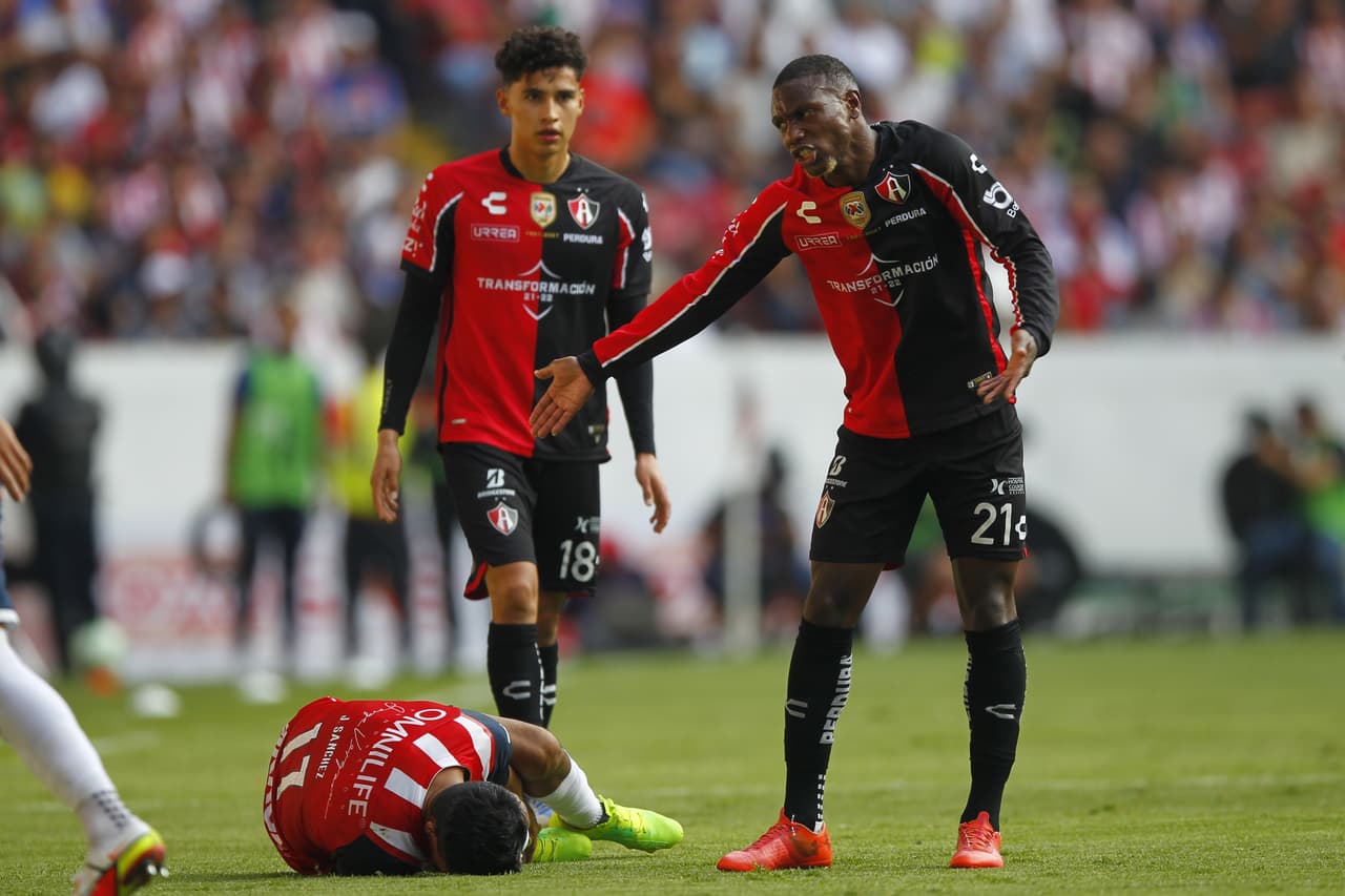 El duelo fue muy ríspido y de mucho contacto.