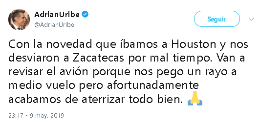 "Con la novedad que íbamos a Houston y nos desviaron a Zacatecas por mal tiempo. Van a revisar el avión porque nos pegó un rayo a medio vuelo pero afortunadamente acabamos de aterrizar, todo bien", escribió en un primer tuit quien interpreta a El Vítor.