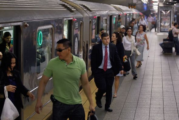 Más de 10 mil vuelos fueron anulados este fin de semana debido al pasaje de Irene sobre la costa este de Estados Unidos.