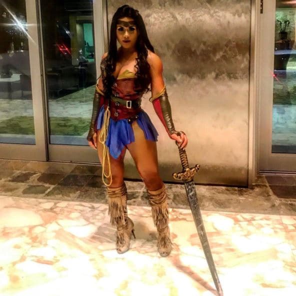 La empresaria y modelo Maripily Rivera también decidió disfrazarse de la mítica ‘Wonder Woman’.