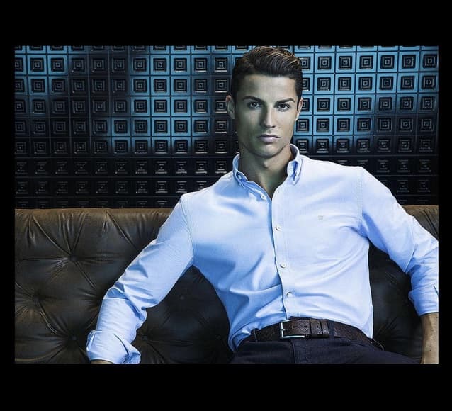 “Elegí concentrarme en reelaborar algunas de mis siluetas y diseños favoritos de las colecciones anteriores, actualizándolos con un nuevo giro para esta temporada”, explicó Ronaldo.