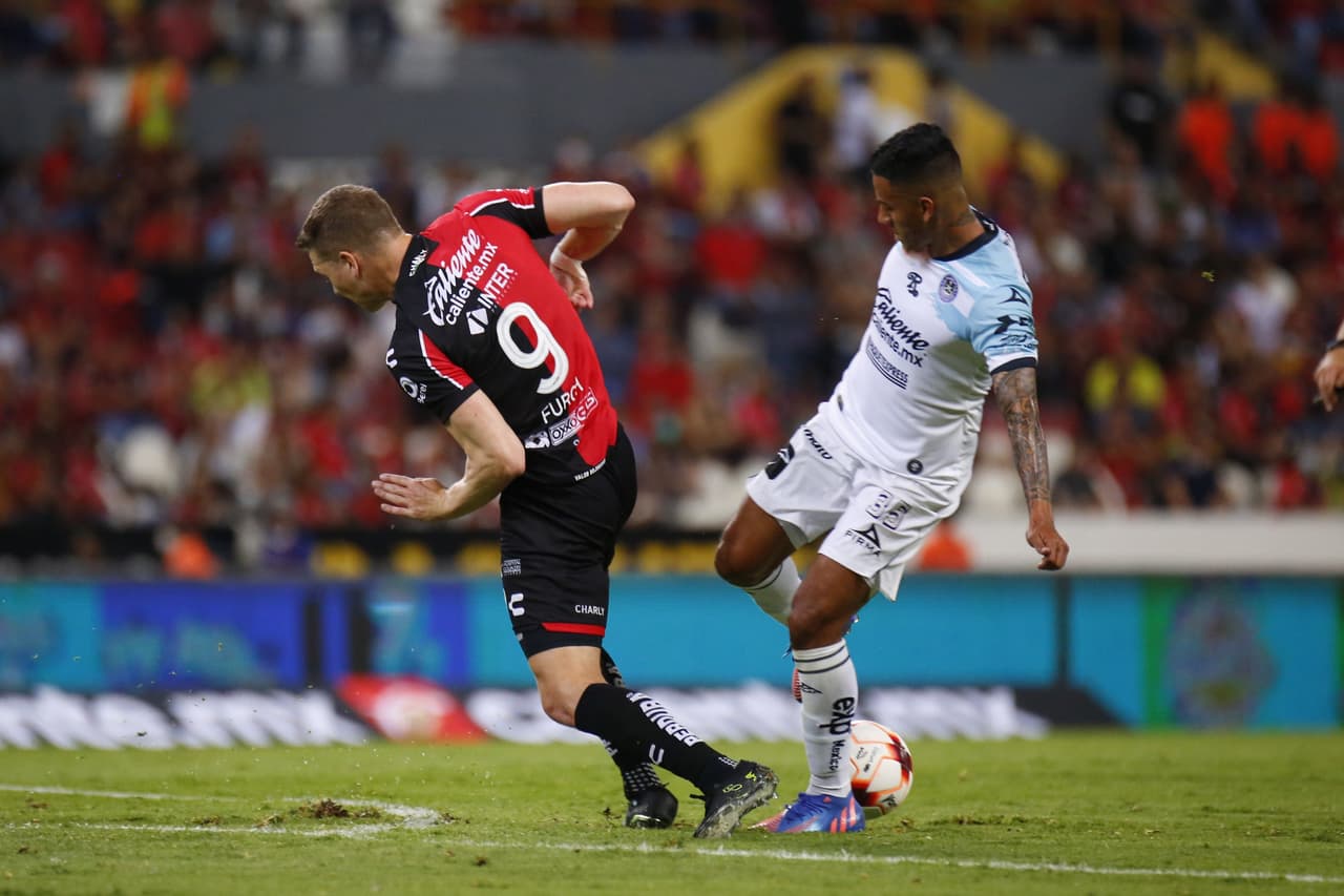 Mazatlán FC sorprendió y venció 1-2 al Atlas en el Estadio Jalisco en la Jornada 14 con doblete de Gonzalo Sosa.