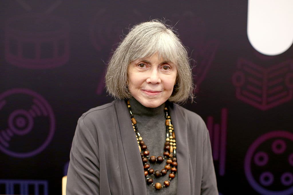 <b>Anne Rice, 80 años</b>
<br>
<br>Escritora
<br>
<br>(4 octubre 1941 – 11 diciembre 2021)
<br>
<br>Esta novelista es responsable de renombradas obras, entre ellas ‘Entrevista con el vampiro’. Murió debido a complicaciones de un infarto cerebral.
<br>