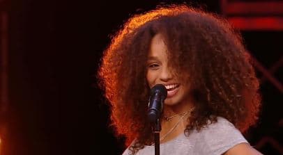 Alondra es muy buena bailarina y también es entregada a cada reto que le ponen.