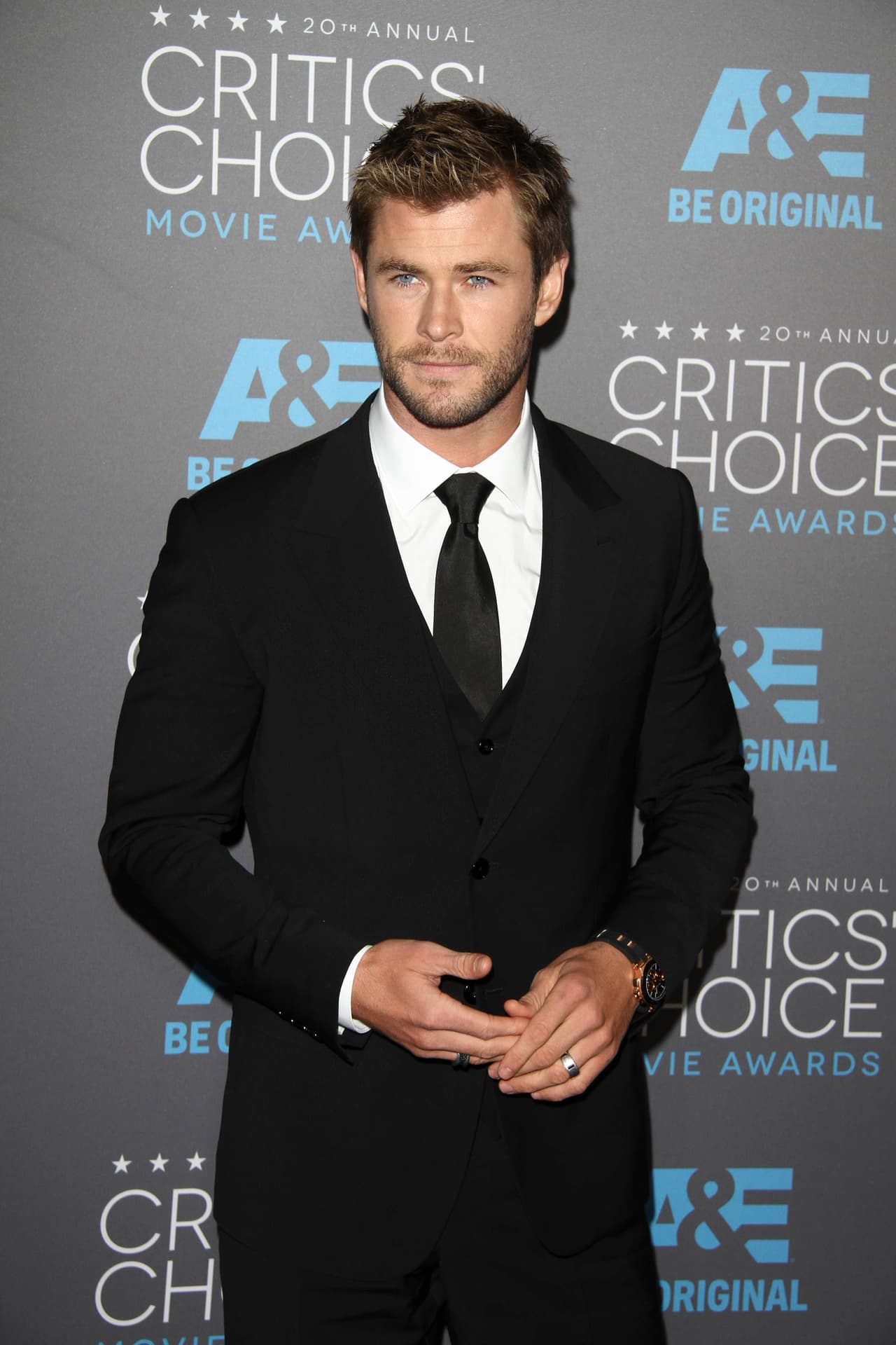 Chris Hemsworth. Su relación con Elsa Pataky le dio a Chris tres hermosos hijos que lo hacen un apuesto papá. Se trata de India, Sasha y Tristan. La paternidad le sienta muy bien o ¿quién difiere de ello con estás tomas del actor?