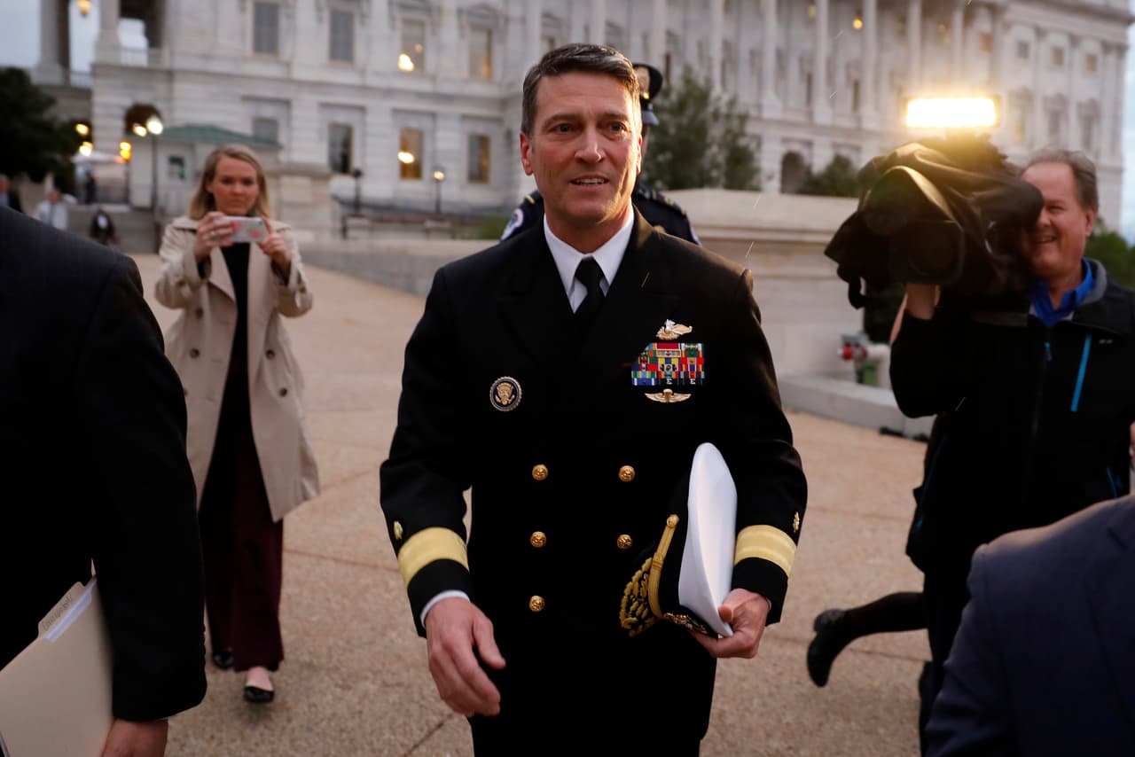 Ronny Jackson, exmédico de la Casa Blanca y candidato por el distrito 4 de Texas (Amarillo), calificó la decisión de los demócratas como un gesto "radical". Jackson es uno de los candidatos al Congreso más cercanos al presidente Donald Trump. 
<br>
<br>"Kamala [Harris] quiere llevar sus horrendos valores californianos a todo el país. Ella apoya las fronteras abiertas, la salud gratuita para criminales ilegales, la desaparición de nuestra Segunda Enmienda y dar dinero de los contribuyentes a aquellos que quieren abortar. 
<a href="https://twitter.com/RonnyJackson4TX/status/1293283519171526658" target="_blank">DEBEMOS parar la agenda radical de Biden-Harris", tuiteó</a>.