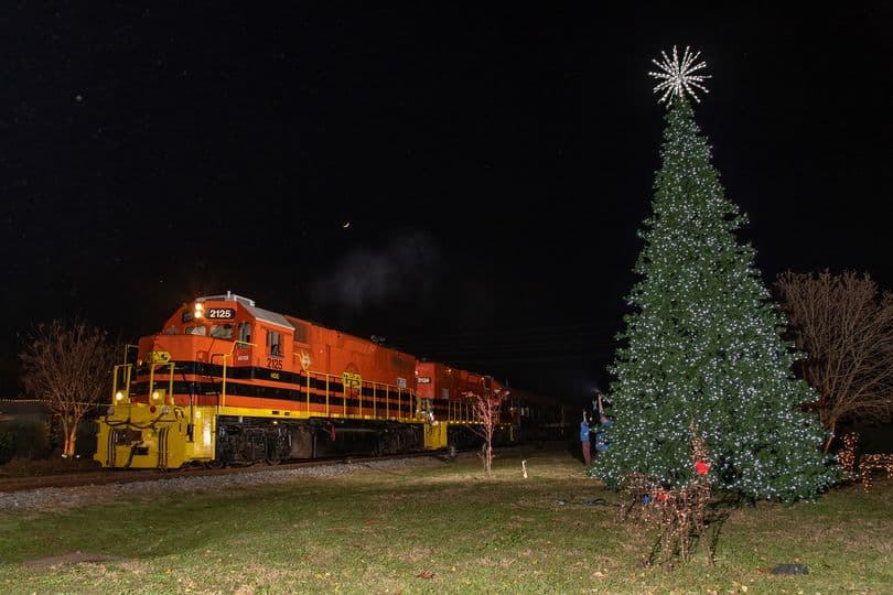El Candy Cane Express de Cordele incluye una escala de dos horas en Plains, donde los pasajeros pueden comprar en las tiendas minoristas de Main Street y explorar el Museo del Sitio Histórico Nacional Jimmy Carter.