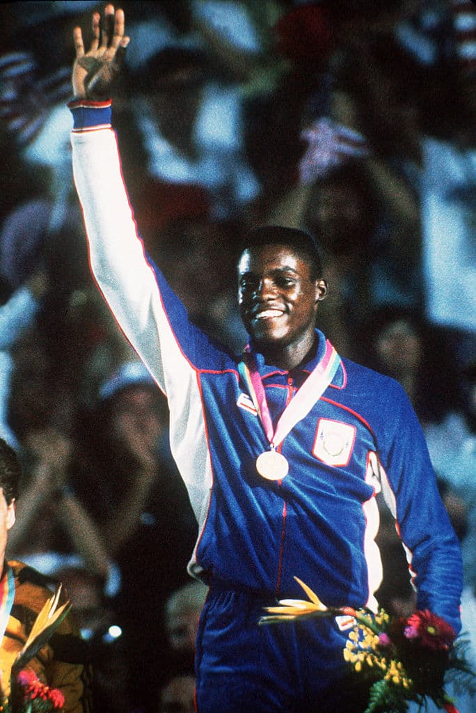 El canadiense Ben Johnson resultó positivo durante los Juegos Olímpicos de Seúl 1988, fue despojado de la medalla de oro que había conseguido en la prueba de 100 metros y reincidió ganándose la sanción de por vida.