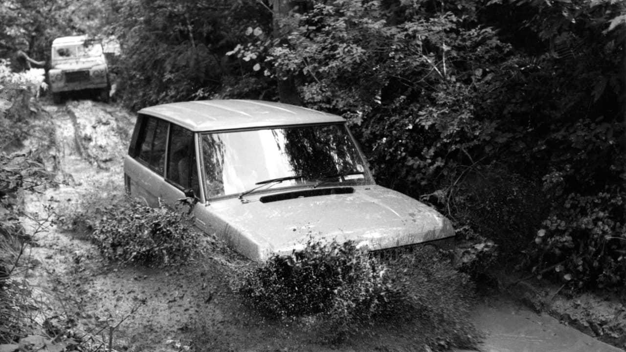 <h3 class="cms-h3-H3">La primera generación de la Range Rover también fue fabricada en Venezuela</h3>
<br>La 
<b><a href="https://en.wikipedia.org/wiki/Range_Rover_Classic" target="_blank">página de Wikipedia</a></b> correspondiente al vehículo al que hoy se conoce como la Range Rover Classic, que incluye a todas las versiones d la primera generación del modelo, lista a las plantas de Solihull en el Reino Unido y de Enfield en Australia como los únicos lugares donde se construyó la primera generación de la Land Rover. Los editores de Wikipedia pasaron por alto, o quizás nunca nadie les dijo, que en 
<b>1973</b> una compañía ensambladora venezolana llamada Auto Agro inició la fabricación de la Range Rover en una fabrica ubicada en 
<b>Las Tejerías en el estado Aragua</b>. Auto Agro dejó de construir a la Land Rover en 1981 cuando el gobierno venezolano prohibió la construcción y venta de vehículos con motores de 8 cilindros, en un extraño esfuerzo por ahorrar la gasolina que les sobraba.