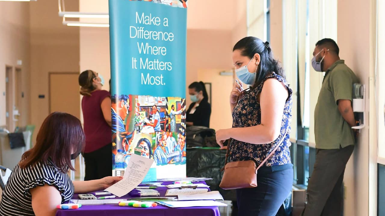 ¿Estás buscando trabajo? Visita esta feria de empleo en Phoenix este miércoles