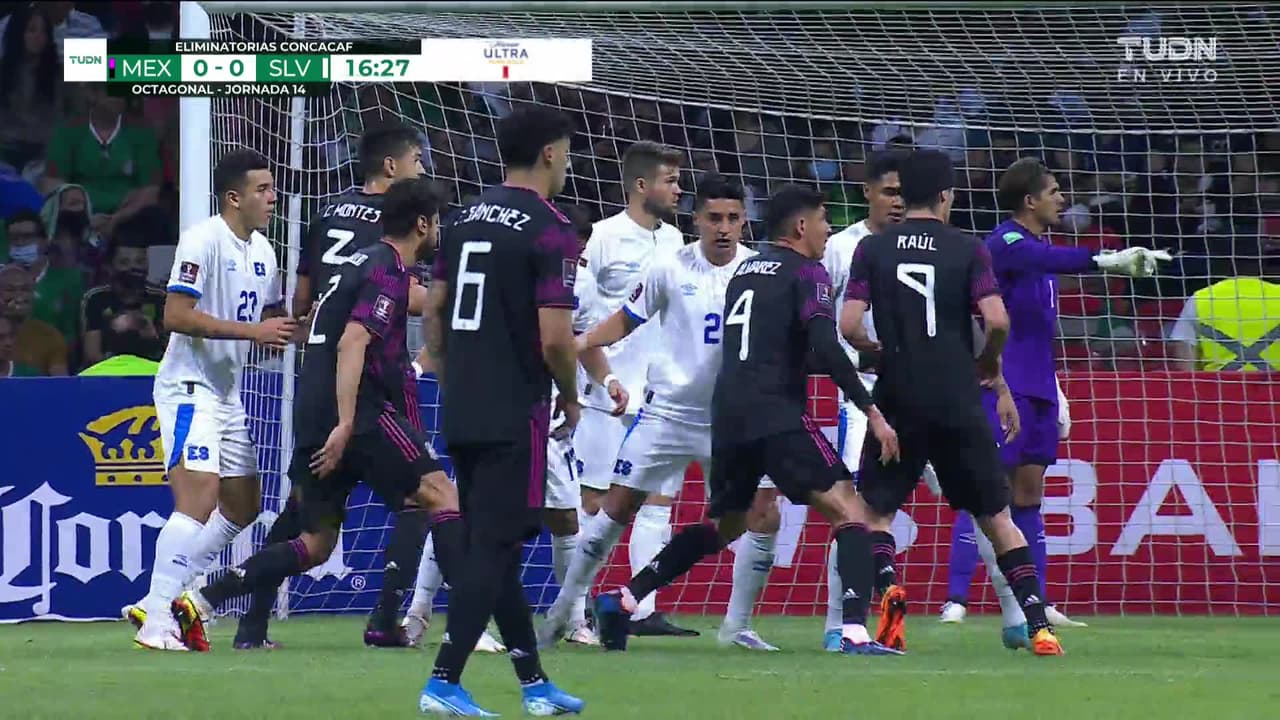 ¡GOL!  anota para México. Uriel Antuna
