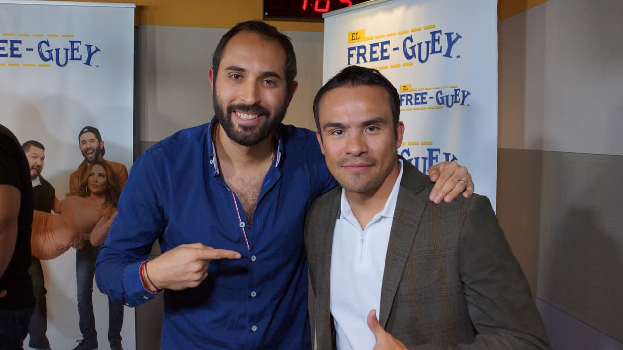 Juan Manuel Márquez llegó al Free-guey show con guante en mano.