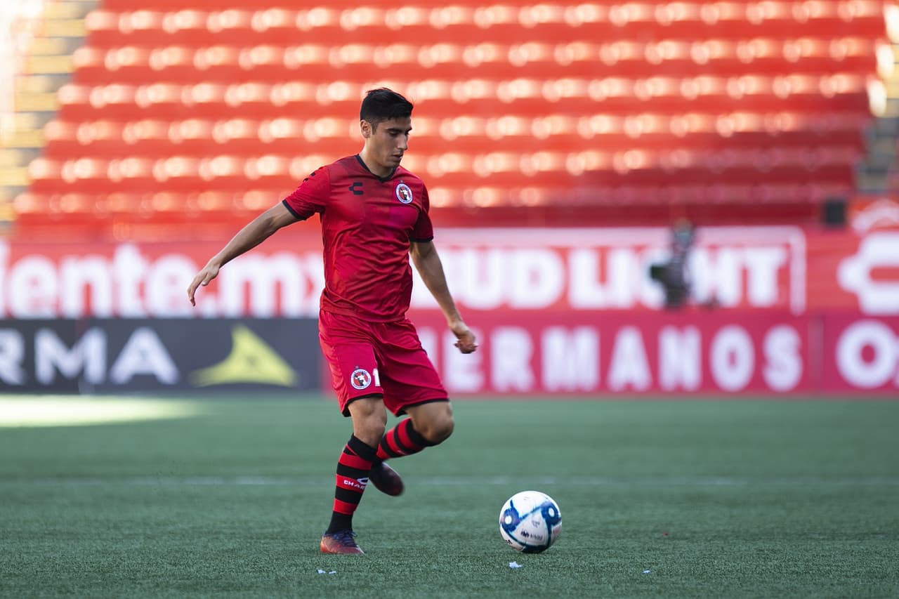 Aldo Cruz, juega como lateral izquierdo en primera división con Tijuana, tiene 21 años.